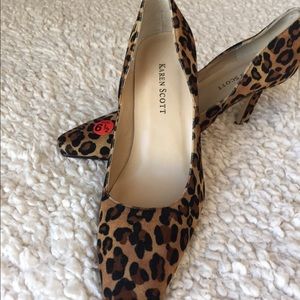 Karen Scott Leopard Print Pumps