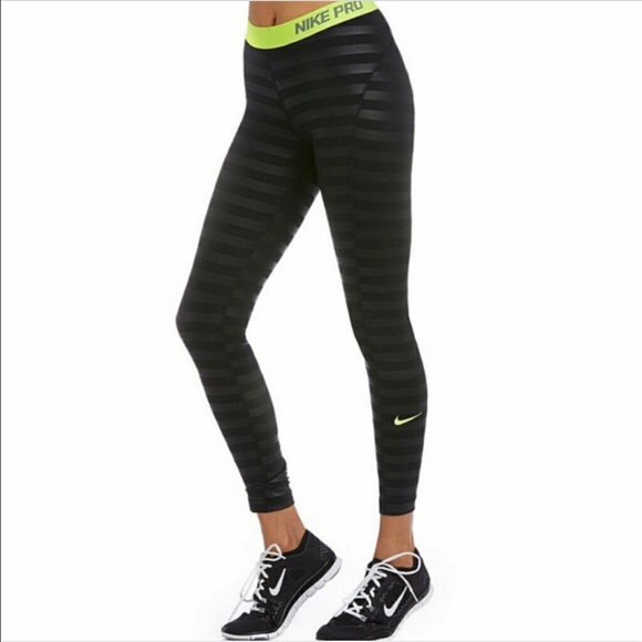 Nike pro Hyperwarm stripe-embossed tights legging