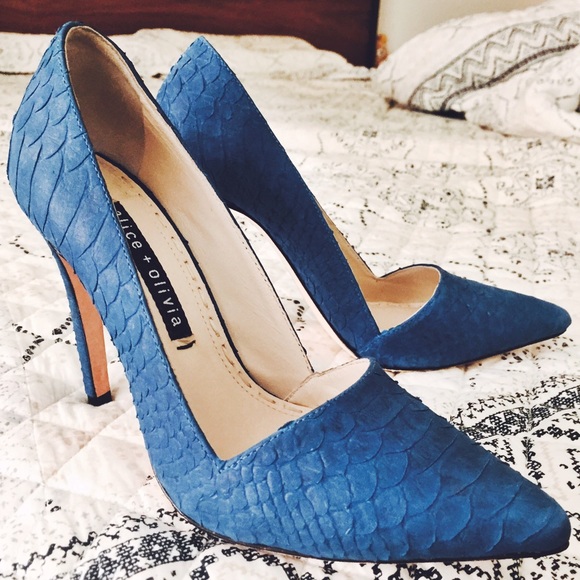Alice + Olivia Snake Embossed Blue Pumps