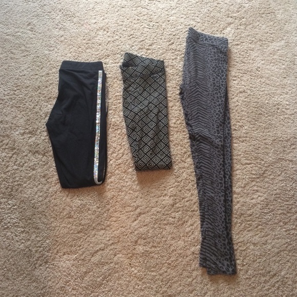 3 PINK leggings for 21$ black with stripe is a S