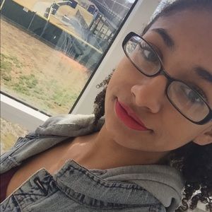 Meet your Posher, Cece