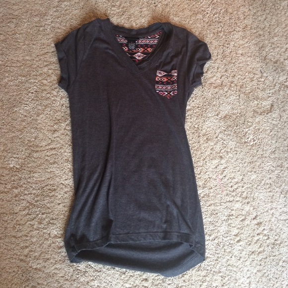 shirt with a Aztec like pattern in the pocket!