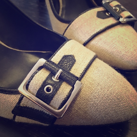 Banana Republic beige linen, leather piped heels