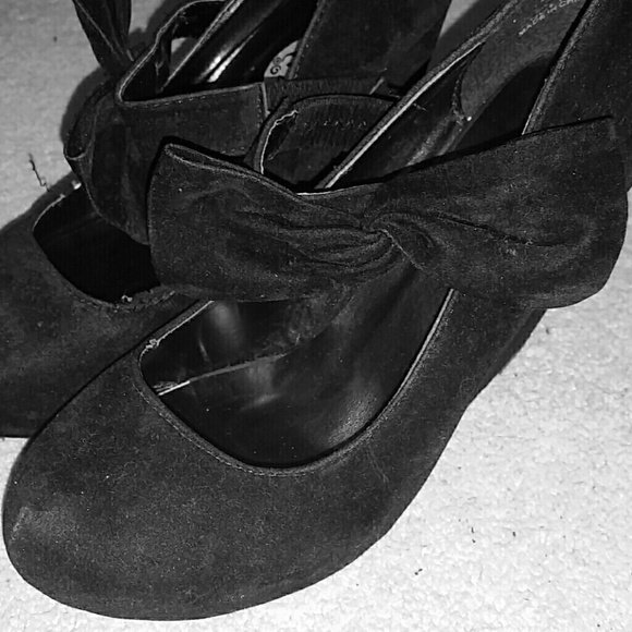 Bow rue 21 wedges!
