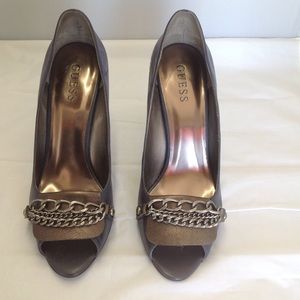 🎀Guess Peep Toe Heels Size 9🎀