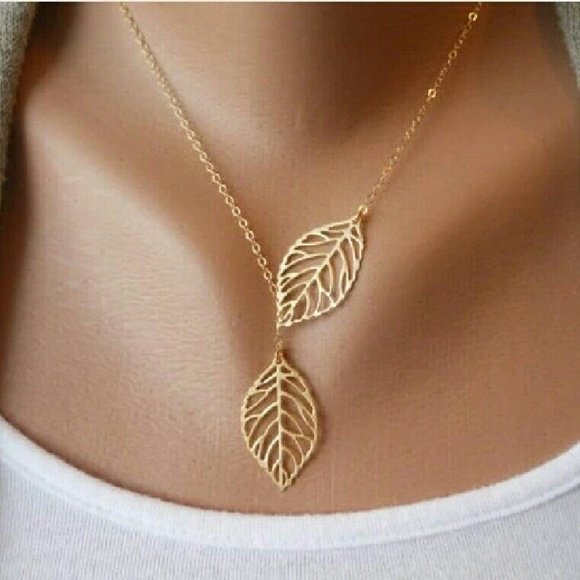 Jewelry - Gold two leafs fall layer necklace