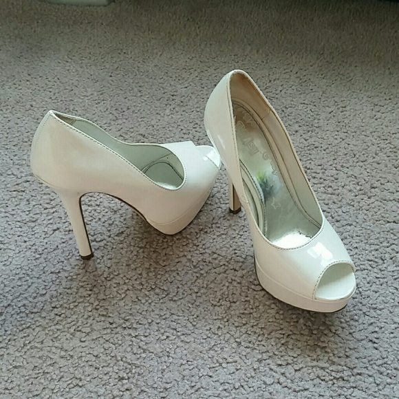 White high heel platforms