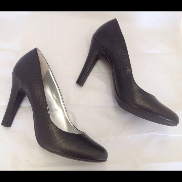 💙New Bandolino Black Heels💙 - Picture 2 of 4