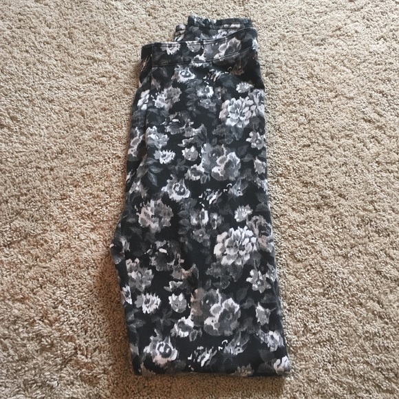 Abercrombie kids design leggings