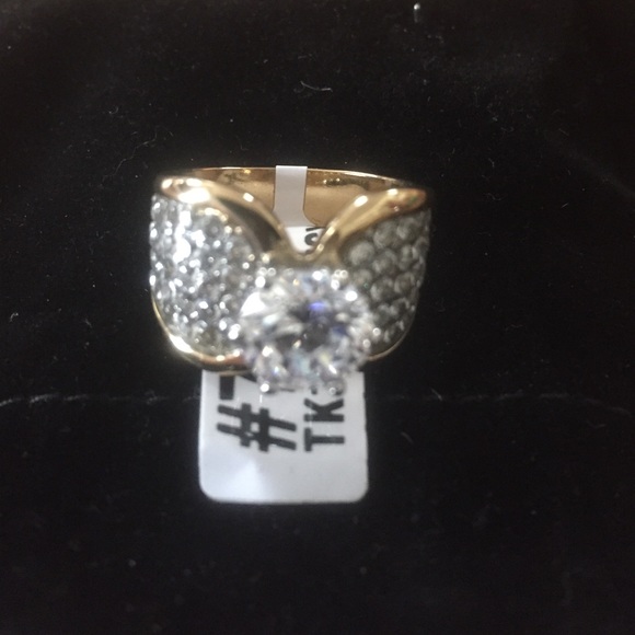 Two toned cocktail ring