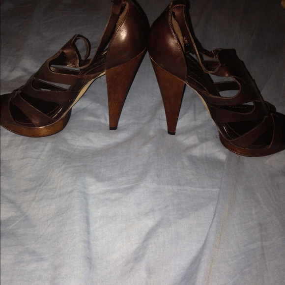 Shoes - Picture 3 of 4