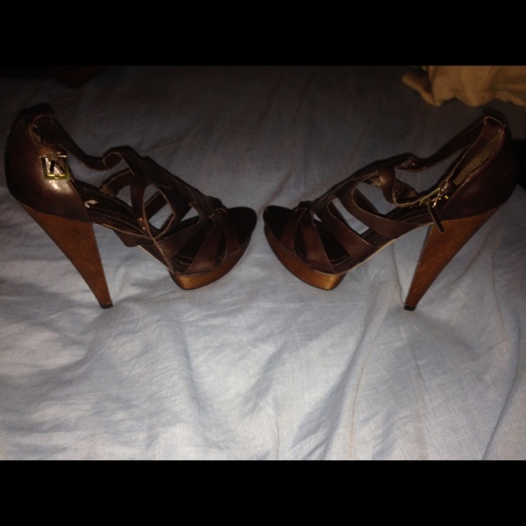 Shoes - Picture 4 of 4