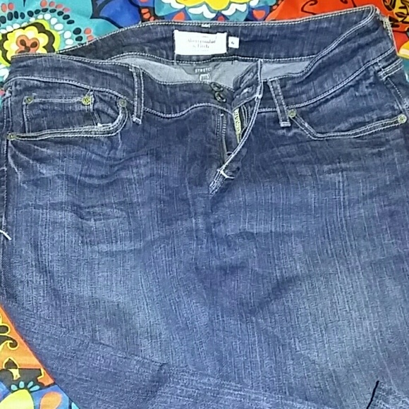 Jeans - Picture 2 of 3