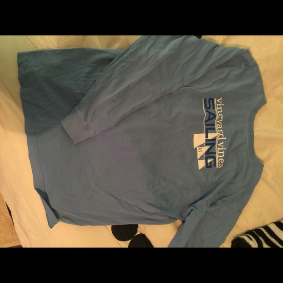 Women's medium vineyard vine tshirt