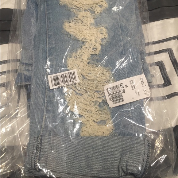 Distressed mineral washed BF jeans - Picture 3 of 4