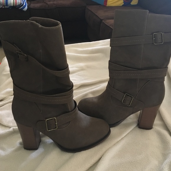 Apt 9 boots size 9.5