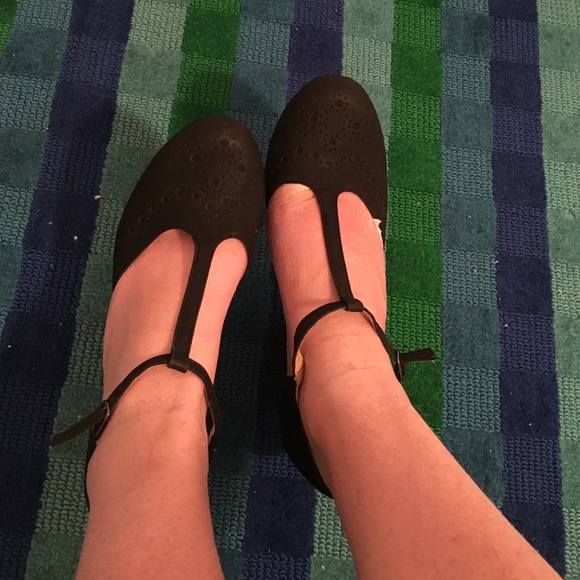 Kimchi Blue T strap black pumps 8