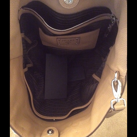 Like New! Prada Vitello Daino Sesamo 💕💕 - Picture 4 of 4