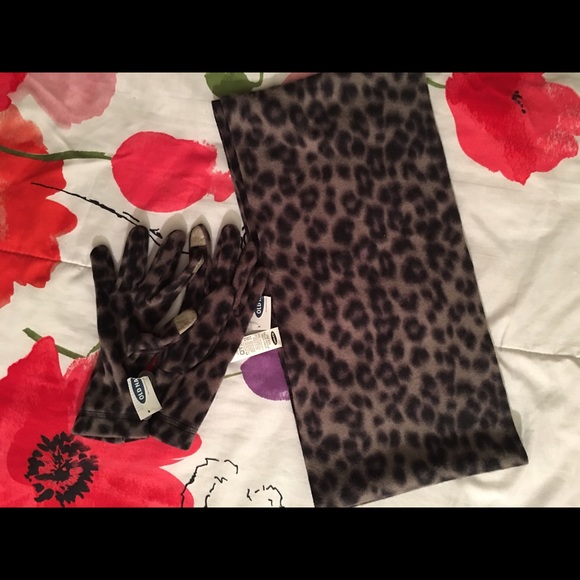 Scarf & gloves