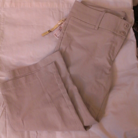 Khaki capri pants