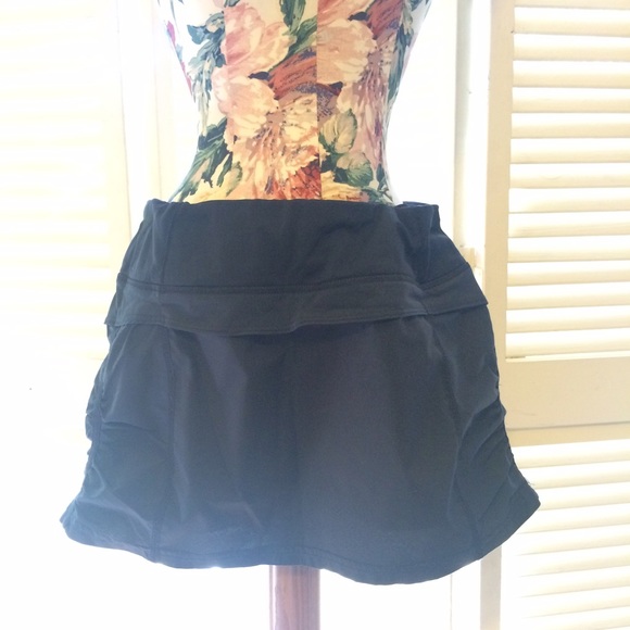 lululemon jog skirt II - Picture 2 of 4