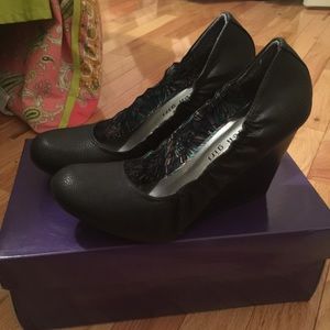 Madden girl wedges size 7.5