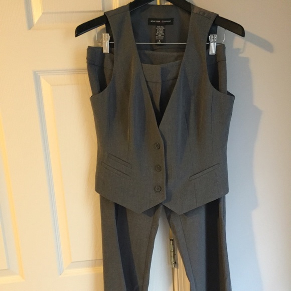 New York and Co charcoal vest and pants suit