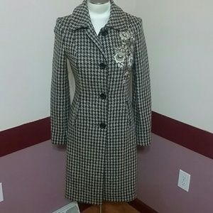 Brown and tan hounds tooth pea coat