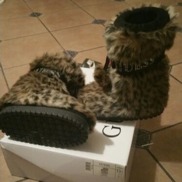Guess boots