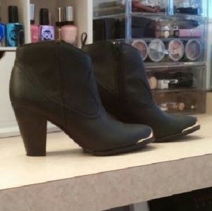 Steve Madden thick heel boot