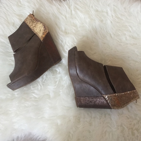 Leather bootie wedge