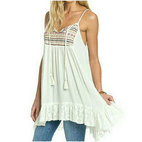 ‼️LAST‼️BOHO TUNIC WITH EMBROIDERY DETAIL & LACE - Picture 3 of 3