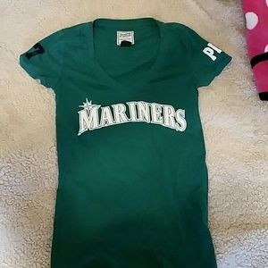 VS Mariners v-neck tee