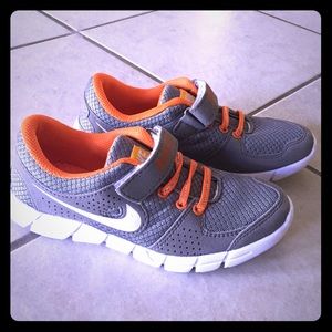 New Boys Nike Shoes Youth size 5