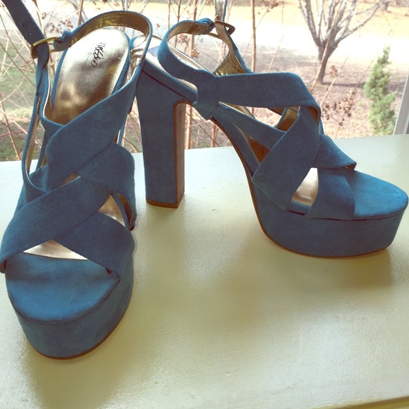 Blue platform heels