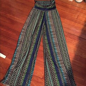 Flowy High waisted printed pants. Size Medium