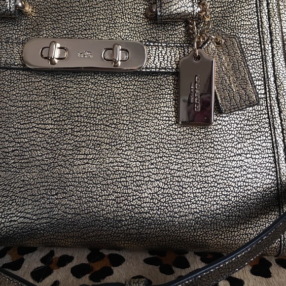 Coach Gold Metallic Swagger Bag - Picture 3 of 4