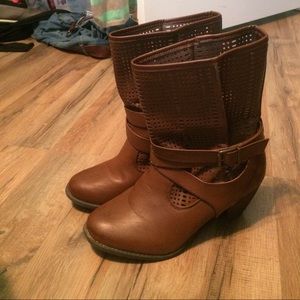 Maurices short heeled boots