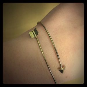 Arrow bracelet