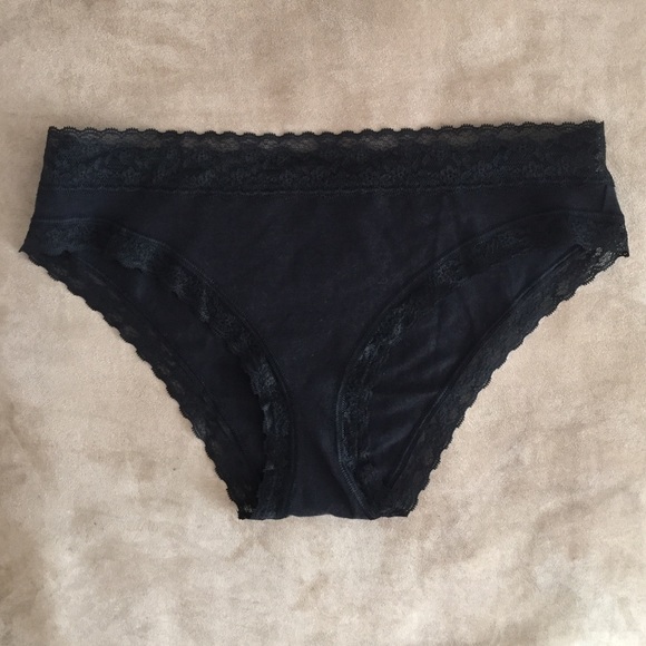 New Victoria's Secret Low-rise Lace Cheekini Panty