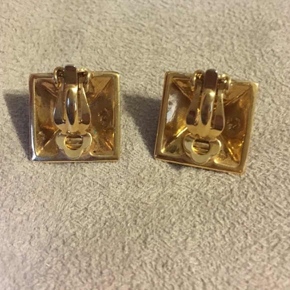 Gold clip on earring - Picture 2 of 2