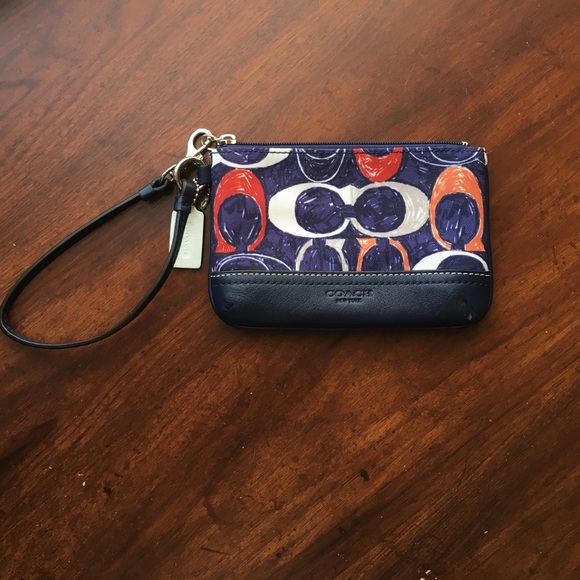 Coach Wristlit! - Picture 1 of 4