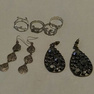2 pr earrings 4 rings