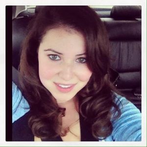 Meet your Posher, Larisa