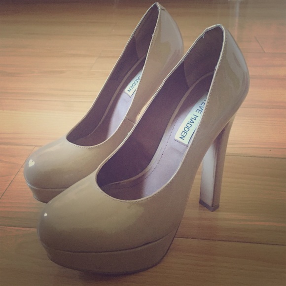 Steve Madden Nude Pumps