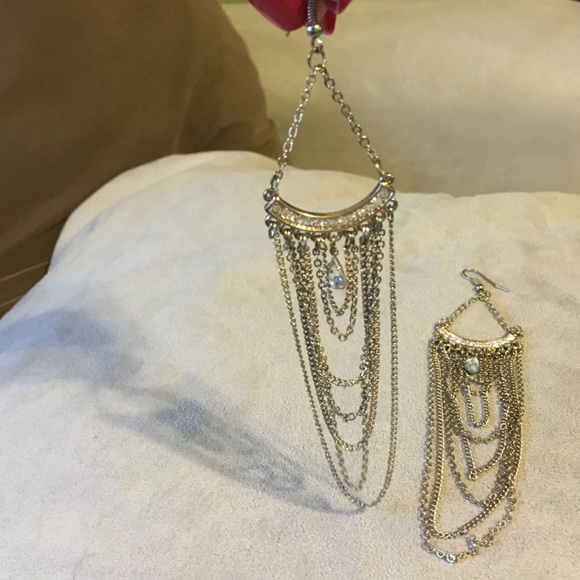 Gold dangly earrings - Picture 2 of 2