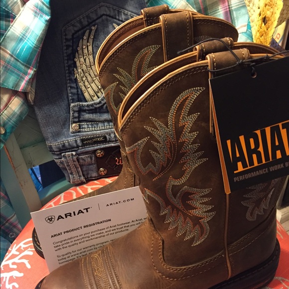 ARIAT Mid Cowgirl Boots 11" HT. Super Cute NEW✨💕✨