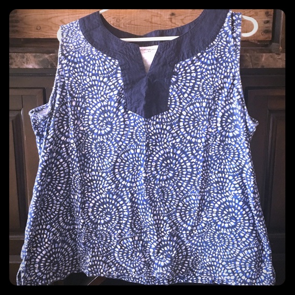 Blue swirly top