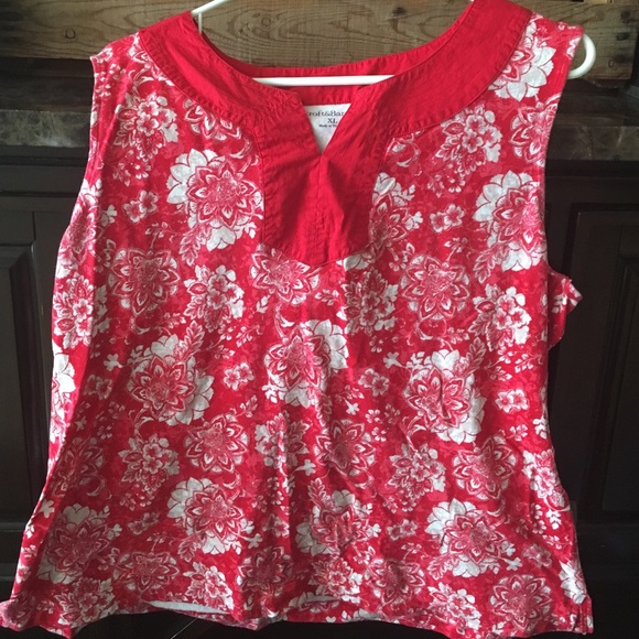 Red flower tank