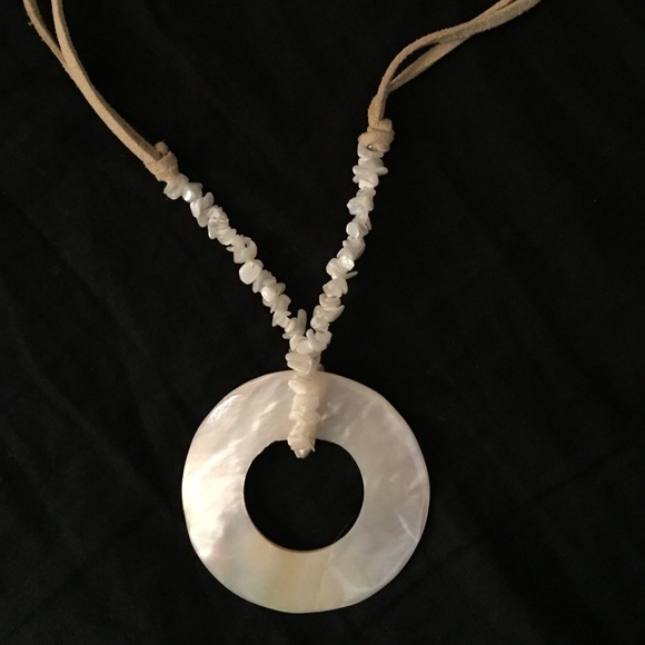 Shell necklace - Picture 2 of 2